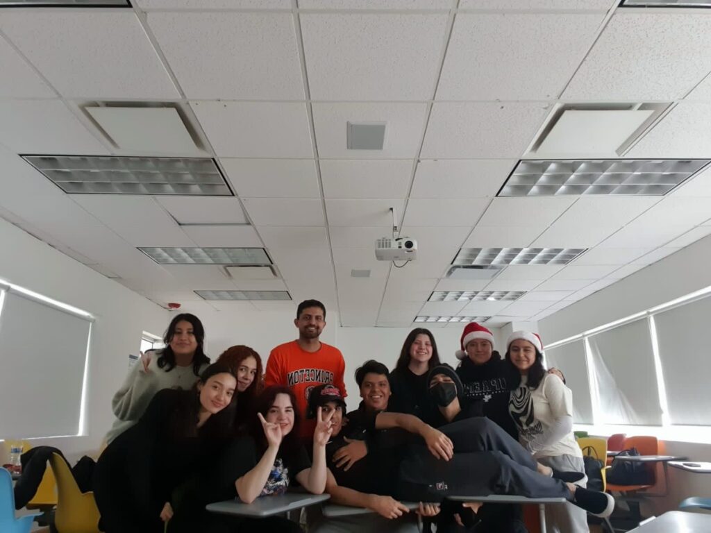 Profe Oscar con Alumnos